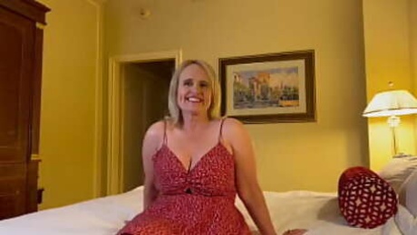 Casting Curvy Thick Married MILF Fucks During Audition